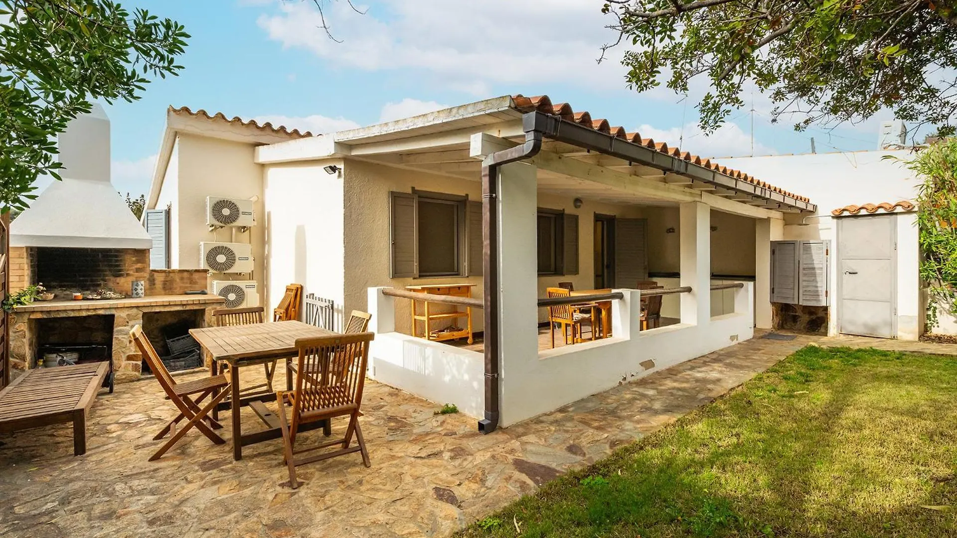 Villa Sirio contacts